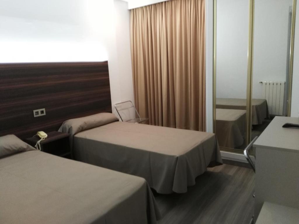 A bed or beds in a room at Hotel Ribera