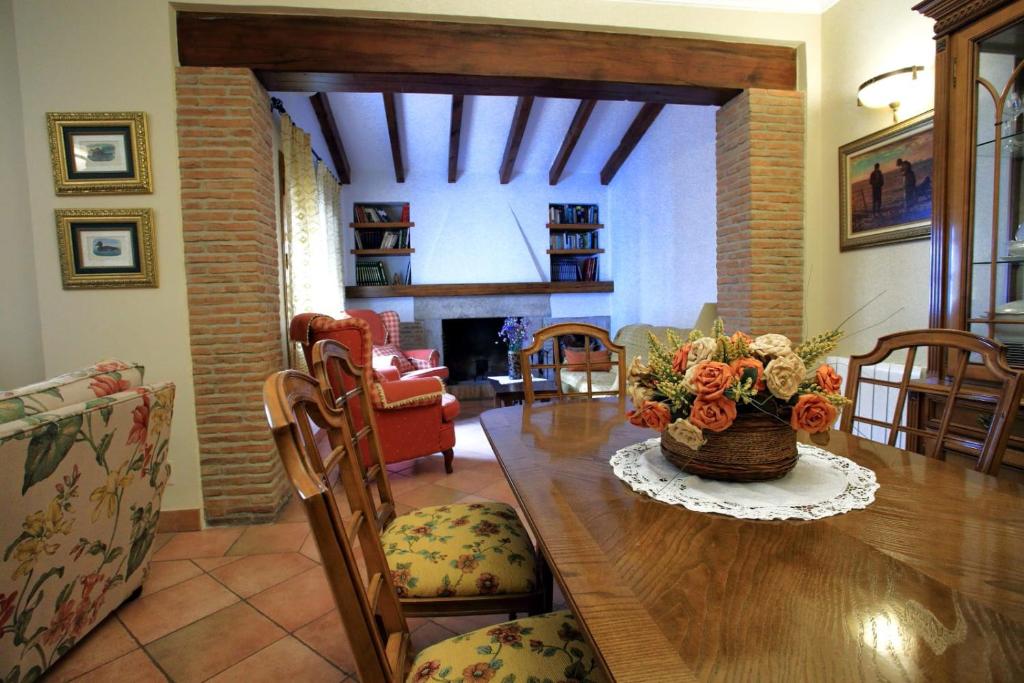 A seating area at La Casa del Paseo