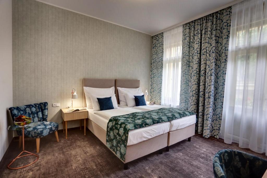 Postel nebo postele na pokoji v ubytování ASTORIA Hotel & Medical Spa