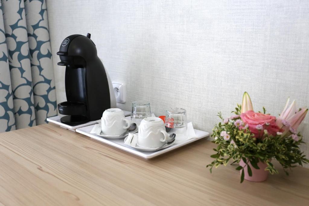 Příslušenství pro přípravu čaje a kávy v ubytování ASTORIA Hotel & Medical Spa