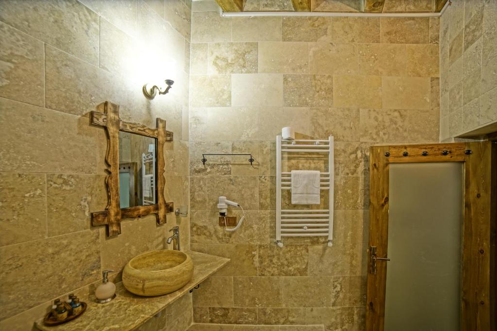 Risus Cave Suites - 6