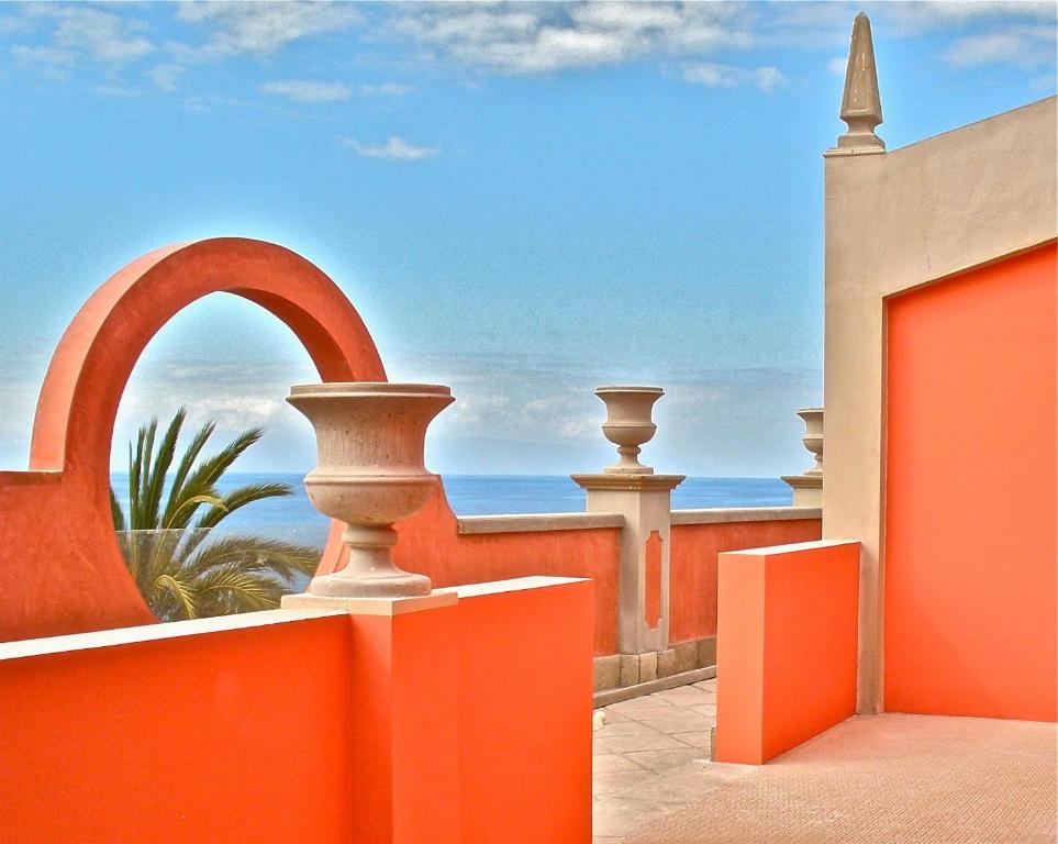 an orange fence with a view of the ocean at Rok Plaza in Alcalá