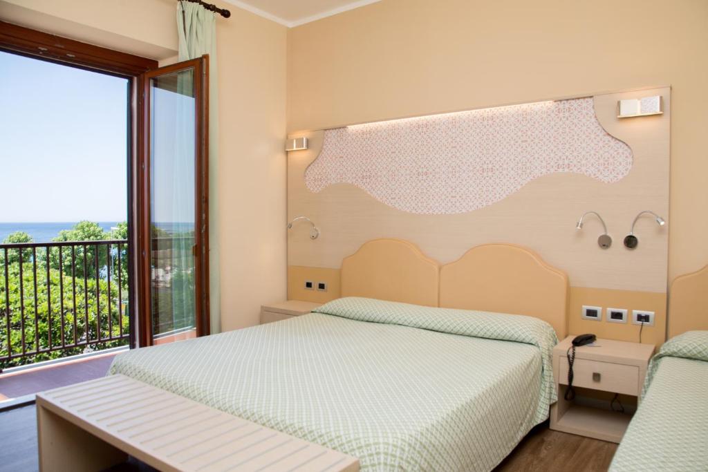 Postel nebo postele na pokoji v ubytování Hotel El Balear