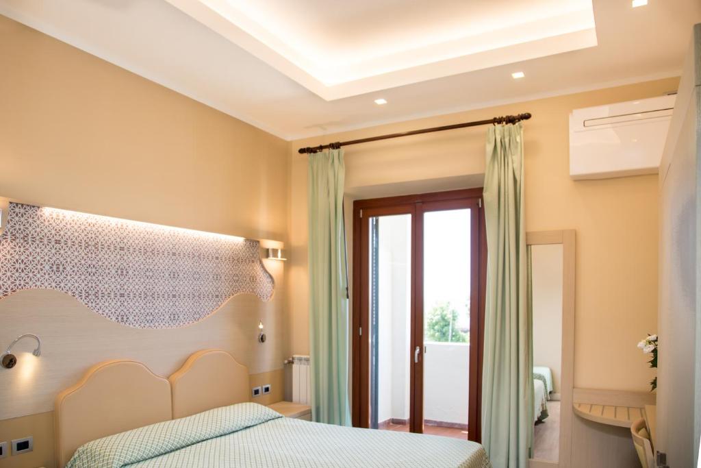 Postel nebo postele na pokoji v ubytování Hotel El Balear