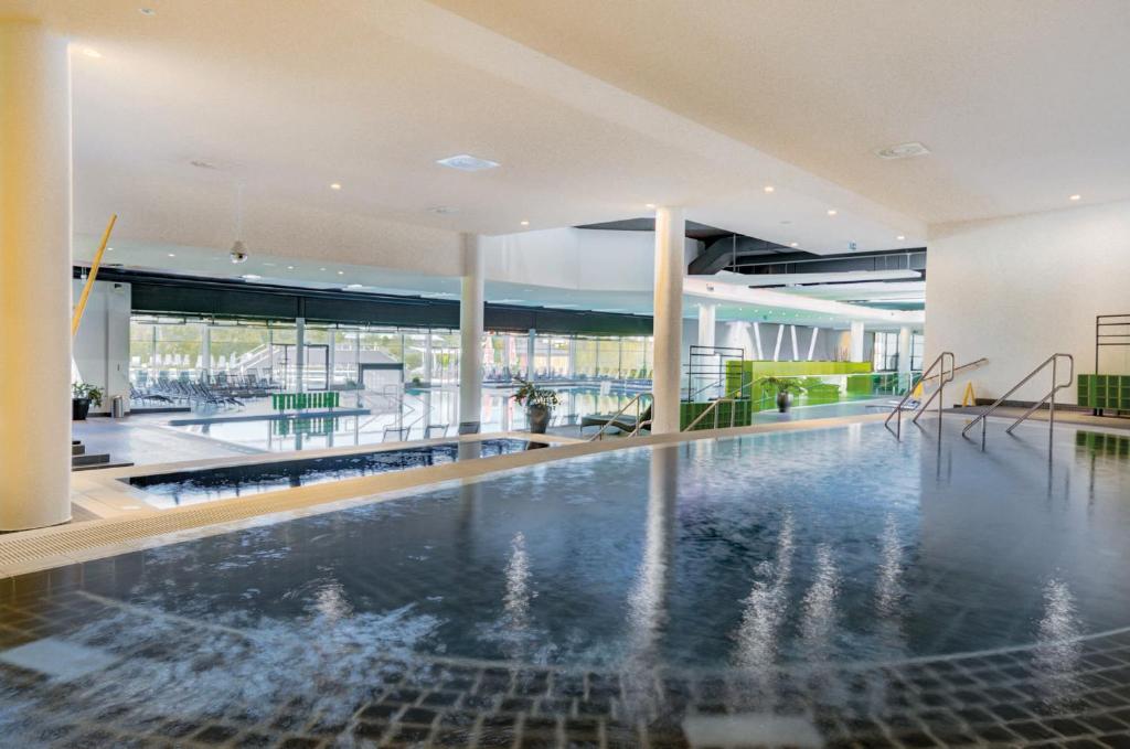 Bazén v ubytování Linsberg Asia Hotel, Spa & Therme - Adults Only nebo v jeho okolí
