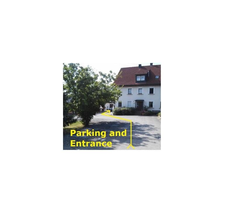 a sign that reads parking and entrance in front of a house at Gästezimmer Wagner in Meckenbeuren