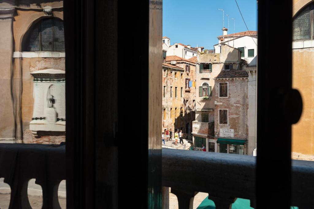 a view of a city from a window at Sogno di Giulietta e Romeo in Venice