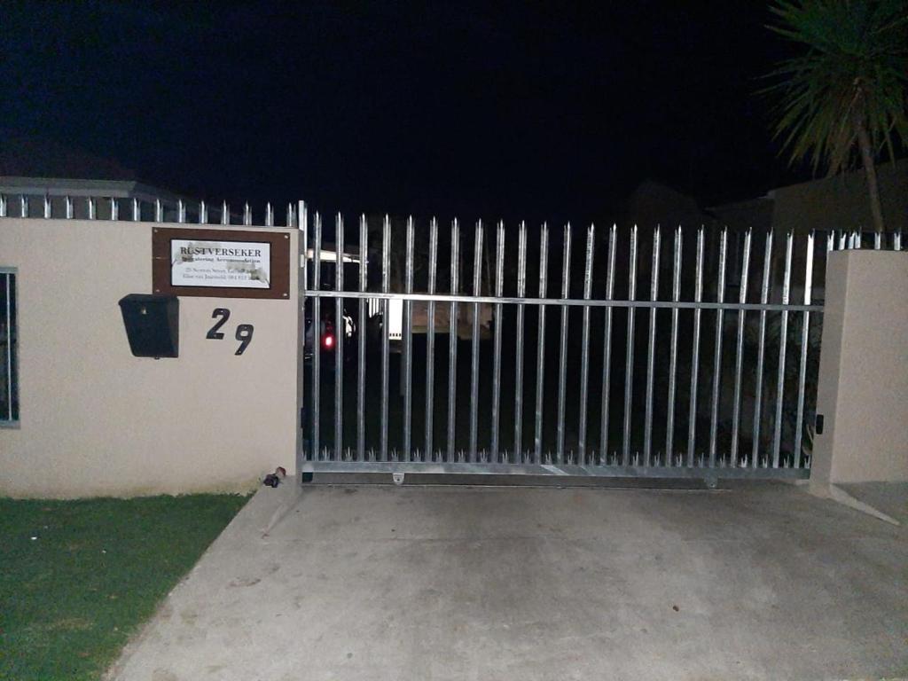 Rustverseker Self Catering Accommodation - Image 19