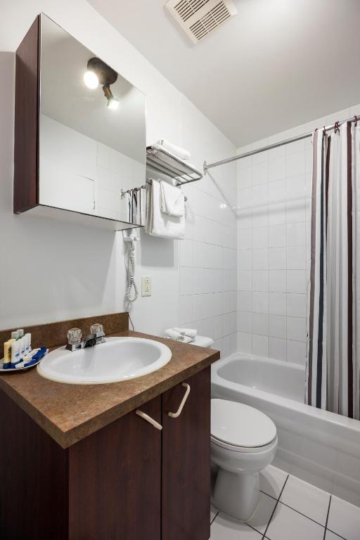 Koupelna v ubytování Hotel Quartier des Spectacles