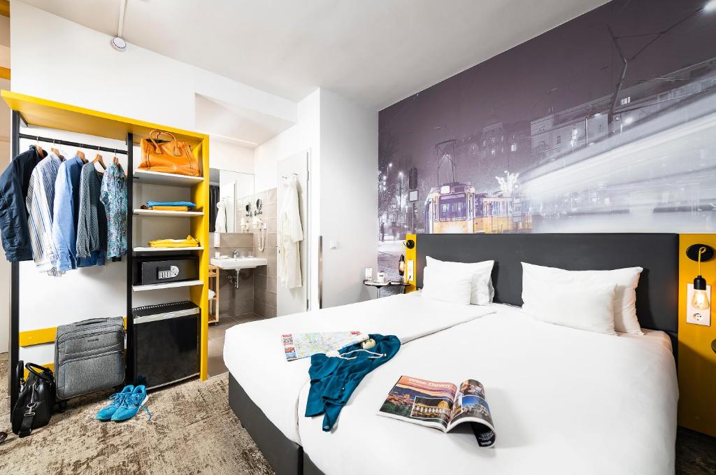 Postel nebo postele na pokoji v ubytování Three Corners Hotel Anna