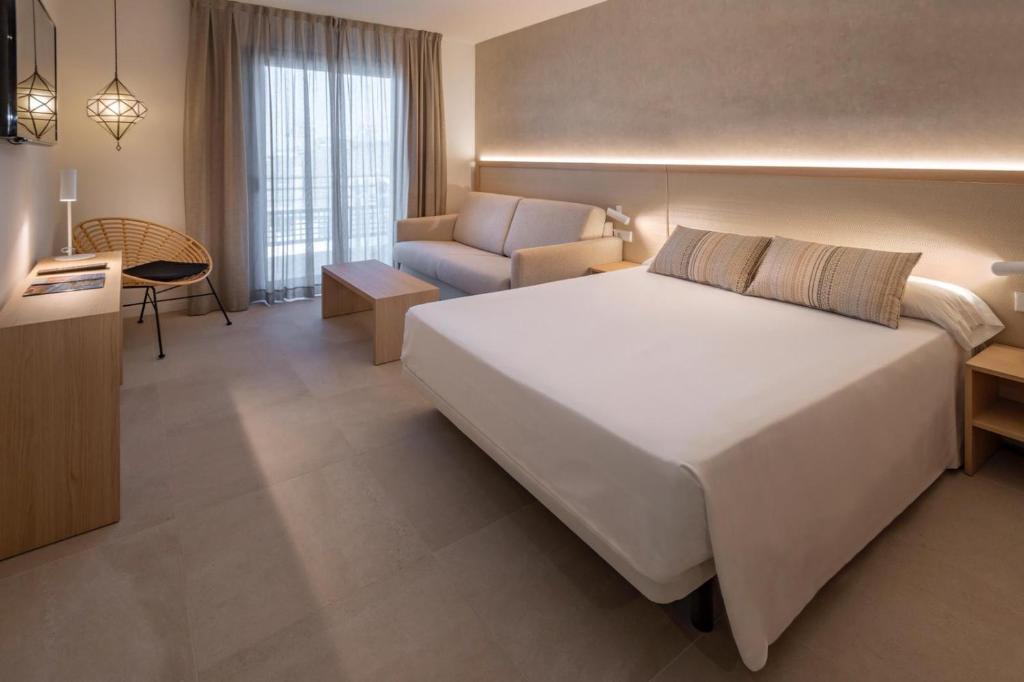 Postel nebo postele na pokoji v ubytování Hotel Alhambra