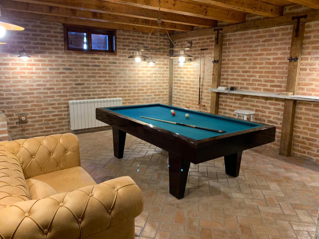 Biliár nebo kulečník v ubytování Mountain house Vilina rosa