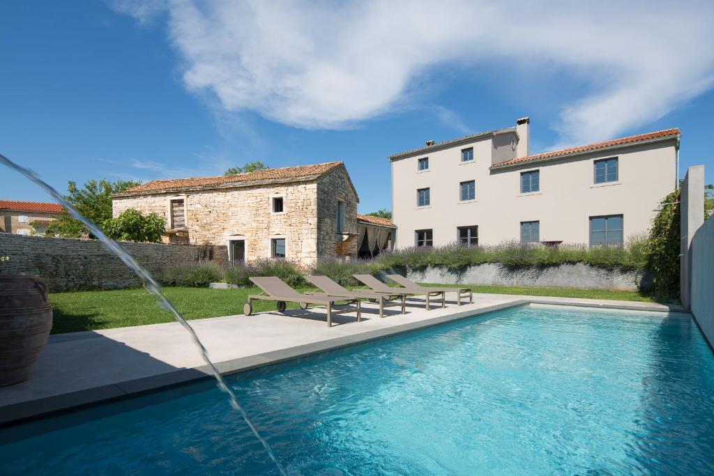Bazén v ubytovaní BR Villas by Rent Istria alebo v jeho blízkosti