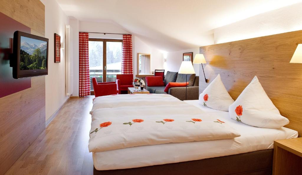 Postel nebo postele na pokoji v ubytování Alpengasthof Hotel Schwand