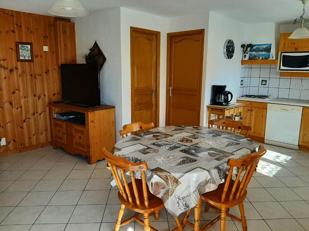 Kuchyň nebo kuchyňský kout v ubytování Gîte Les Grands Champs