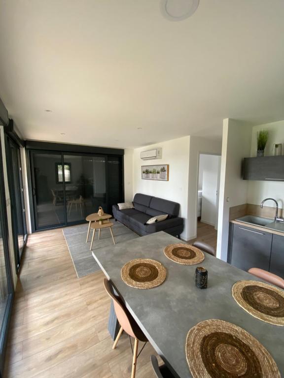Les Troglodytes du Ventoux - Two-Bedroom House