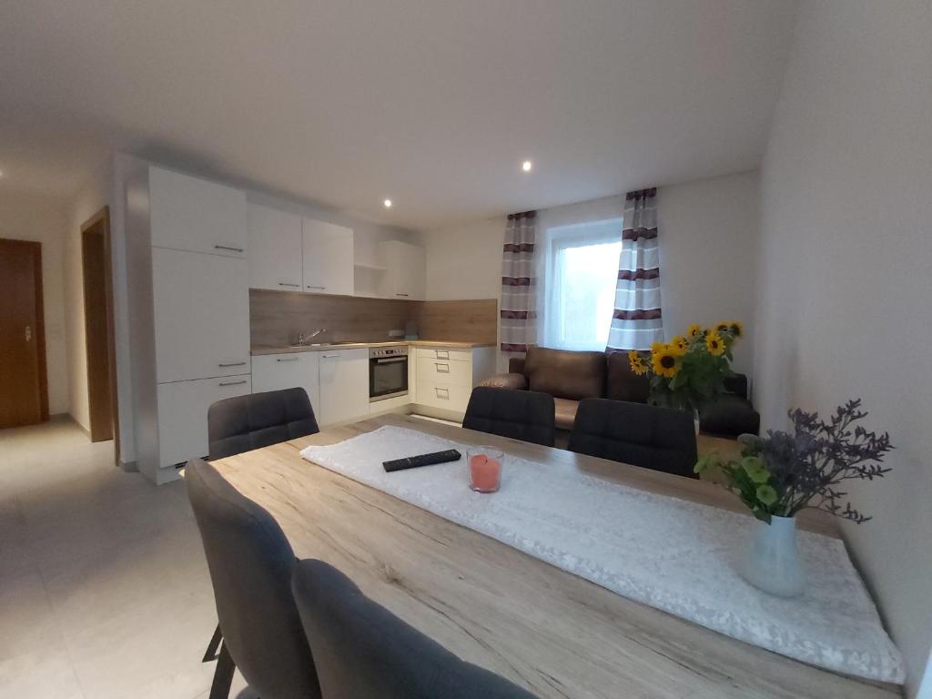 A kitchen or kitchenette at Laudach INN