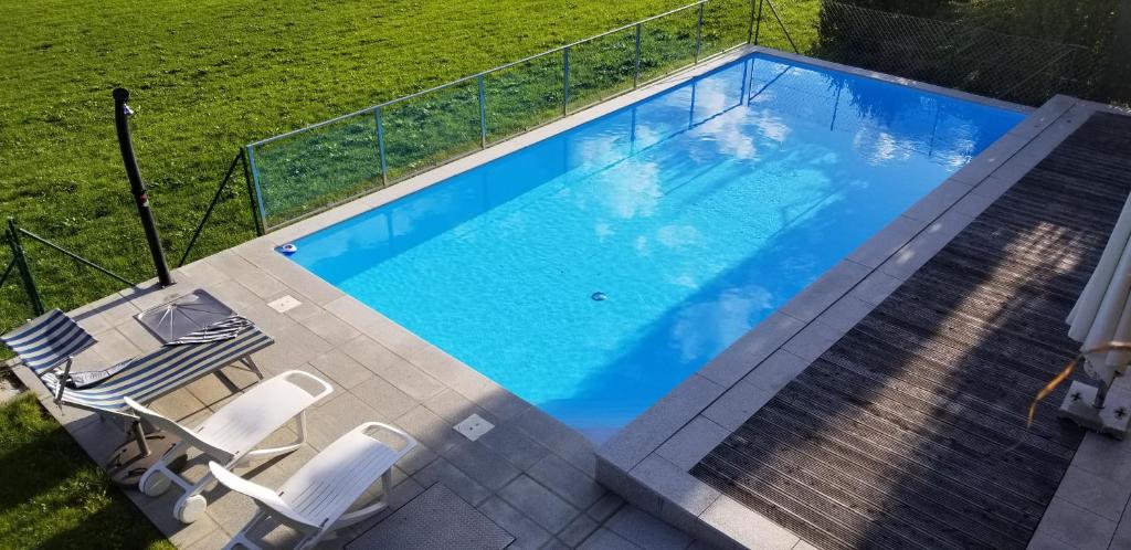 Bazén v ubytování Haus Falkenstein nebo v jeho okolí
