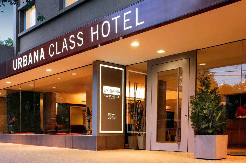 a store front of a glass hotel at Urbana Class Hotel in Mendoza