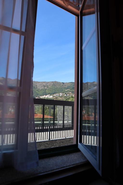 Uma vista geral da montanha ou uma vista da montanha a partir do bed and breakfast