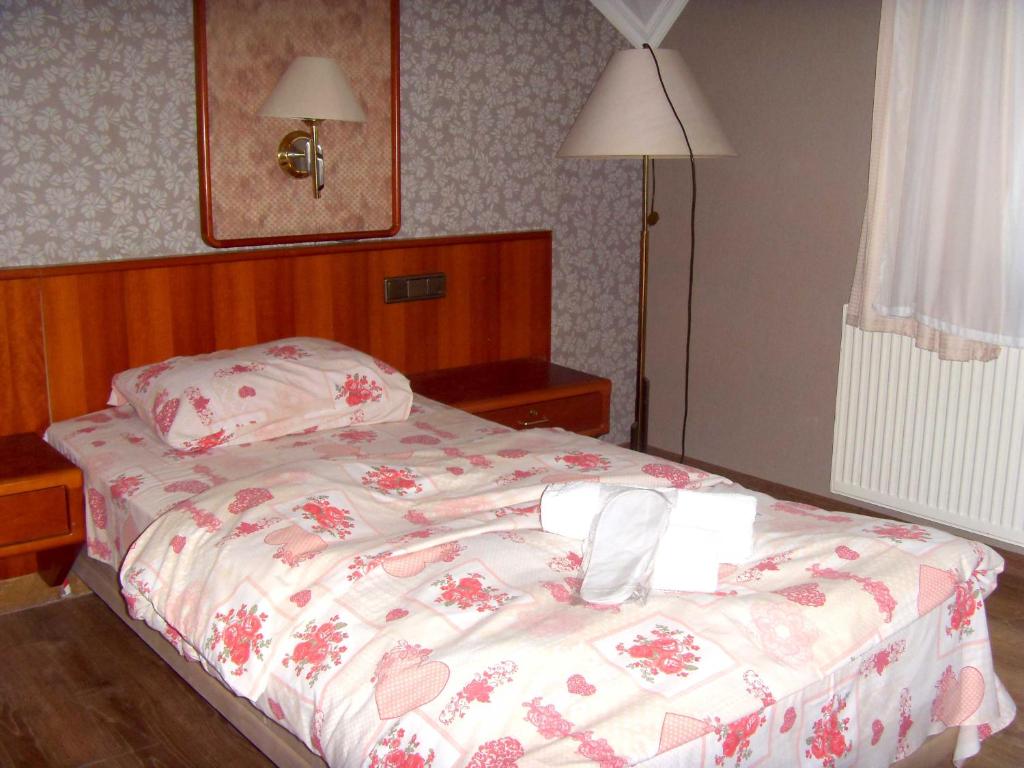 Postel nebo postele na pokoji v ubytování Hotel NADIKVARI