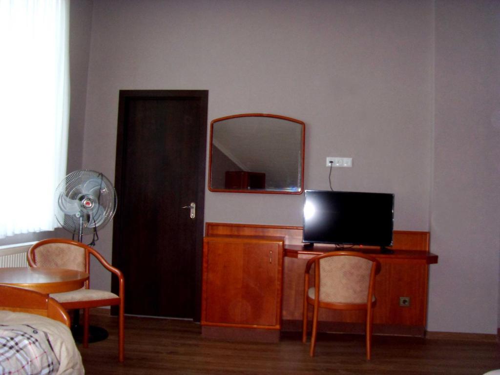 TV a/nebo společenská místnost v ubytování Hotel NADIKVARI