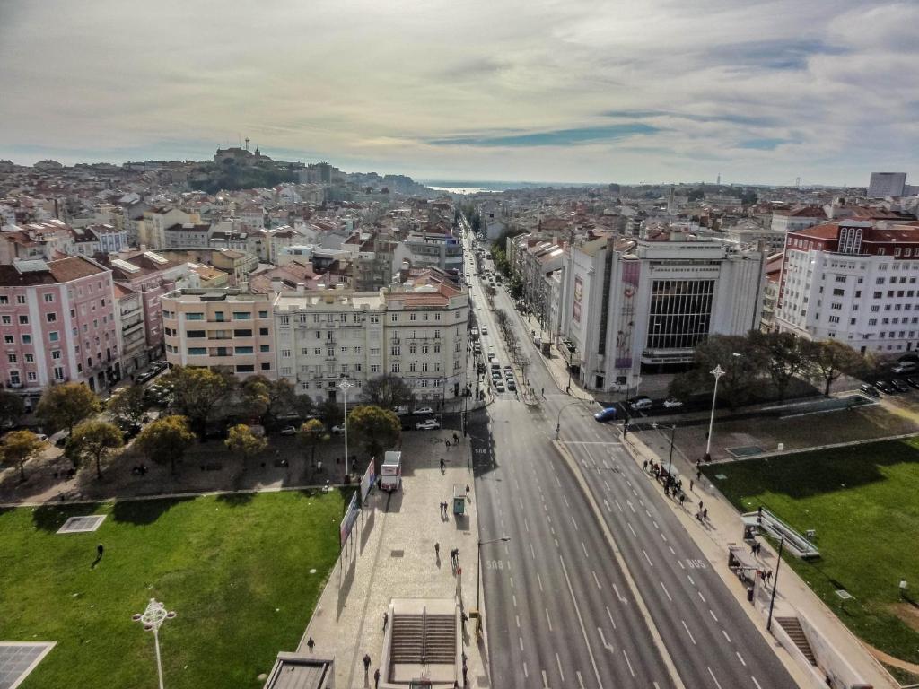 Nespecifikovaný výhled na destinaci Lisabon nebo výhled na město při pohledu z hotelu
