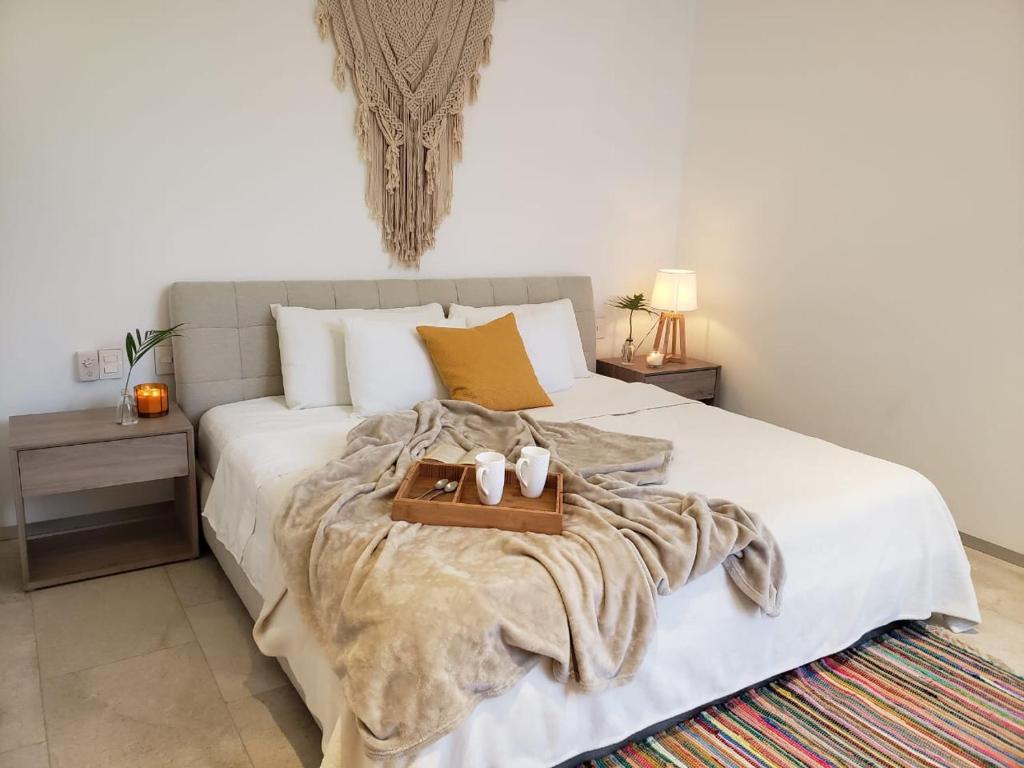 Un pat sau paturi într-o cameră la Luxury 5th Avenue Menesse 32