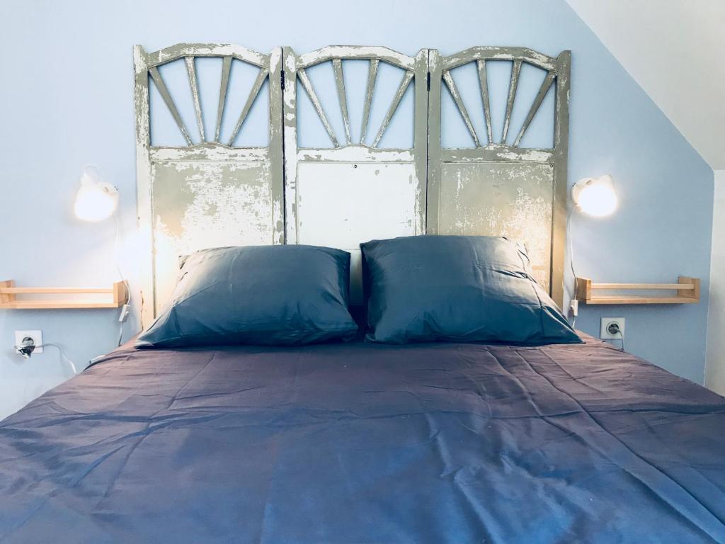 A bed or beds in a room at La Grange de l’ecuyer