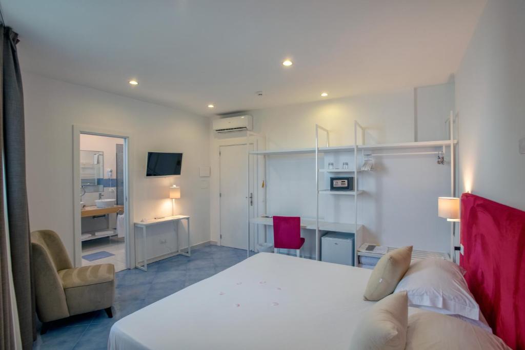 TV a/nebo společenská místnost v ubytování Boutique Hotel Helios