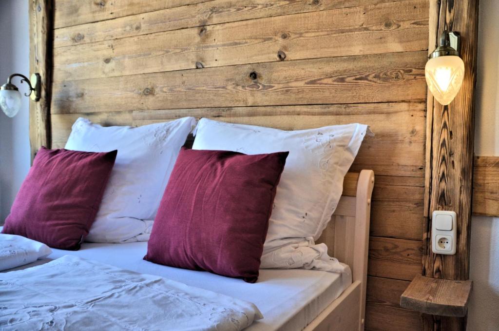 Postel nebo postele na pokoji v ubytování Hotel & Café Mohrenbrunnen