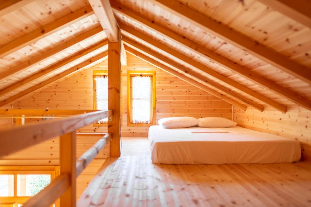 a bedroom in a log cabin with a bed at Nashos Bungalows in (( Spile ))