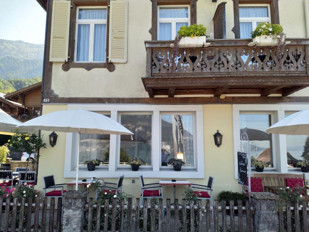 Nespecifikovaný výhled na hory nebo výhled na hory při pohledu z hotelu