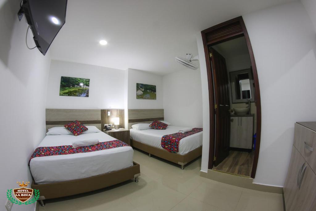 Postel nebo postele na pokoji v ubytování Hotel La Roca San Rafael