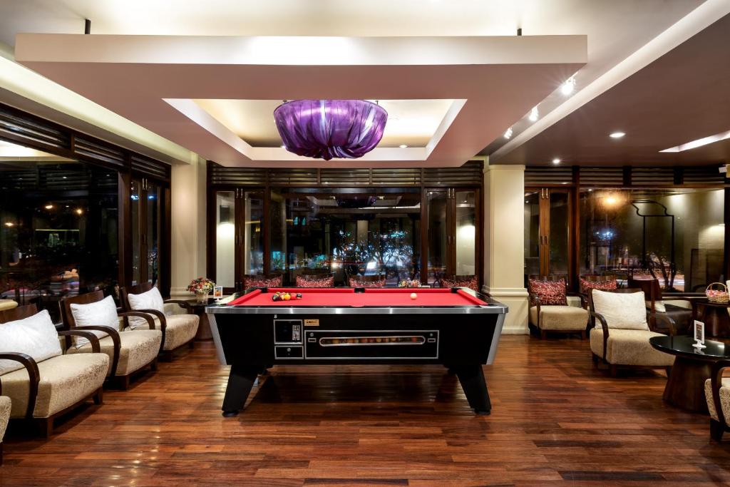 Biliár nebo kulečník v ubytování Patong Paragon Resort & Spa SHA Extra Plus