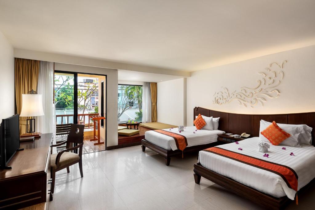 Postel nebo postele na pokoji v ubytování Patong Paragon Resort & Spa SHA Extra Plus