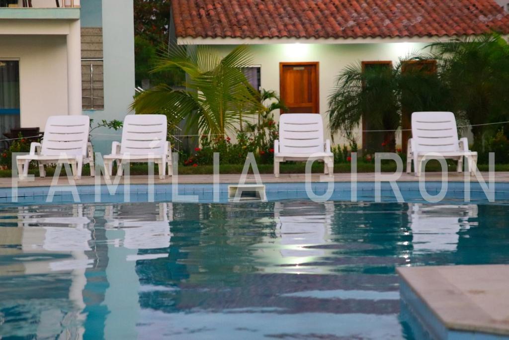  Apartamentos Luxo a 100 metros da Praia
