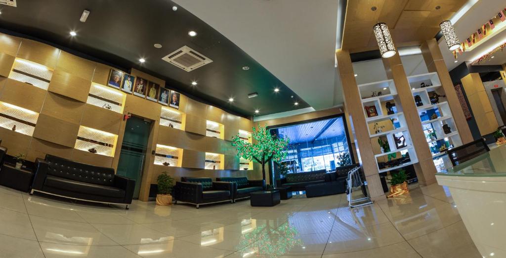 TV a/nebo společenská místnost v ubytování Paragon Lutong Hotel
