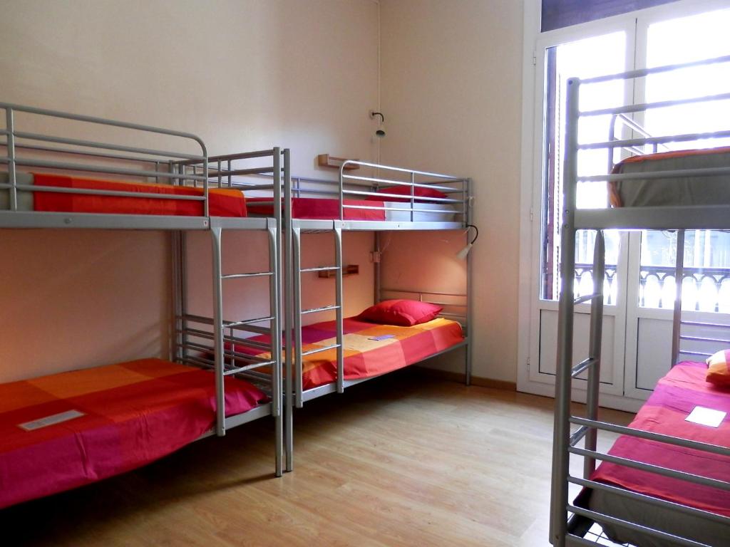 Postel nebo postele na pokoji v ubytování Barcelona Central Garden Hostal