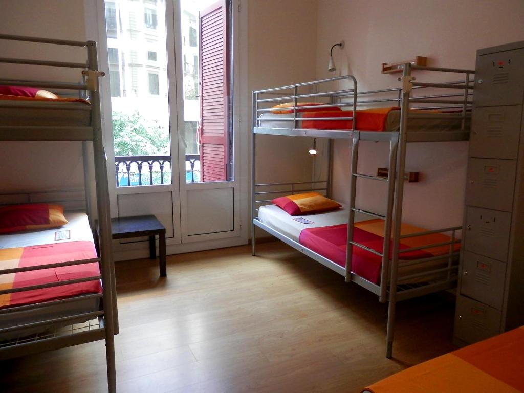 Postel nebo postele na pokoji v ubytování Barcelona Central Garden Hostal