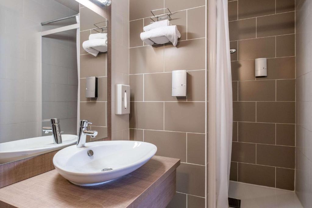 Comfort Hotel Linas - Montlhery - Queen Kamer Met Eenpersoonsbed – Niet-roken
