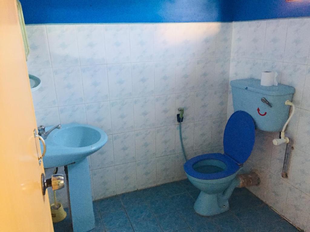 White House - Triple Room With Private Bathroom