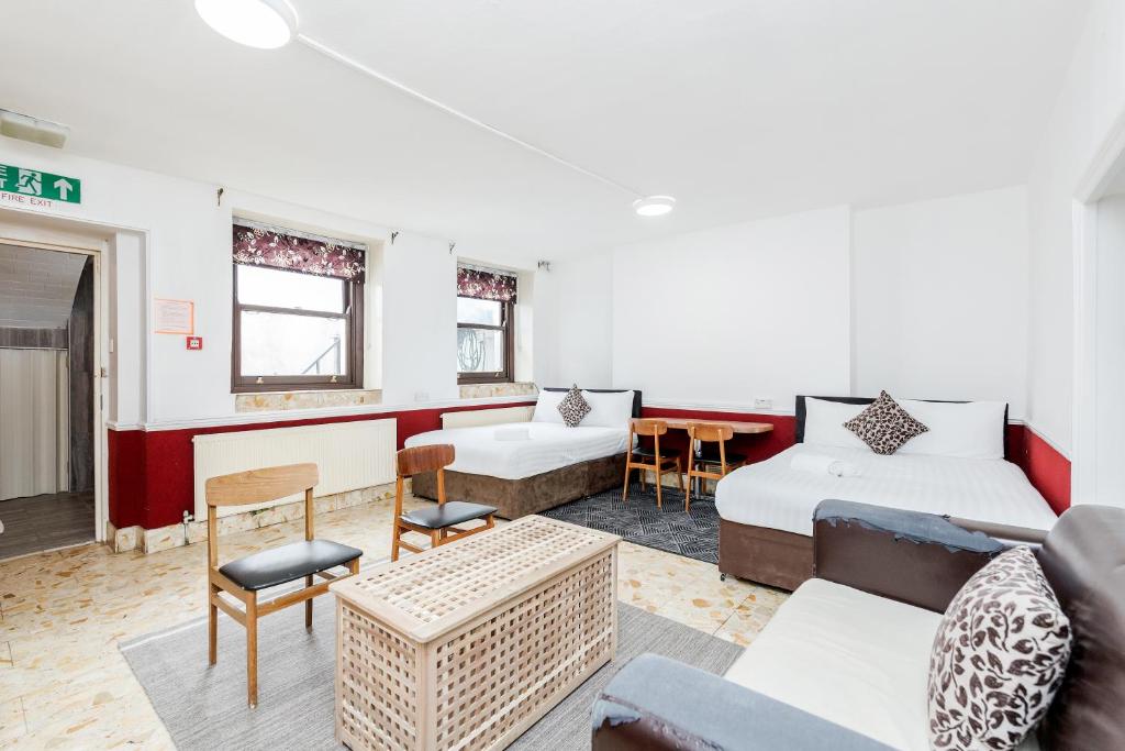 Postel nebo postele na pokoji v ubytování Russell Square Hotel