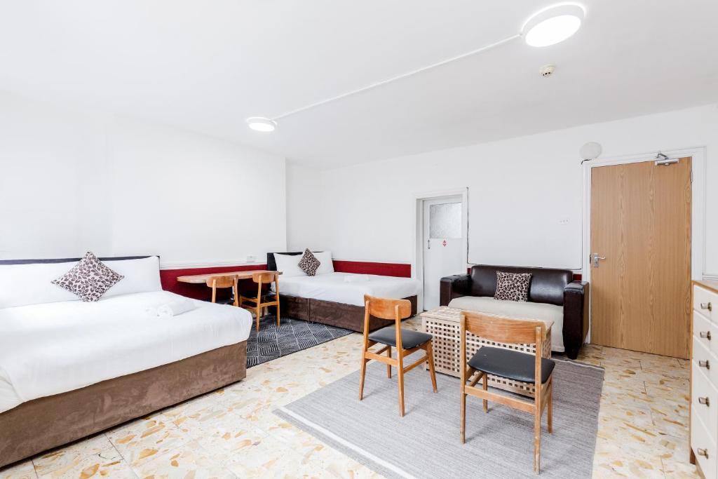 Postel nebo postele na pokoji v ubytování Russell Square Hotel