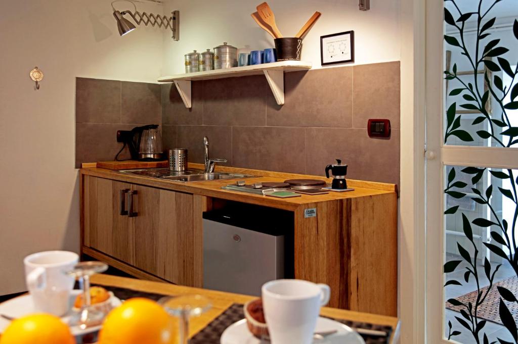 A kitchen or kitchenette at Vittorio 21
