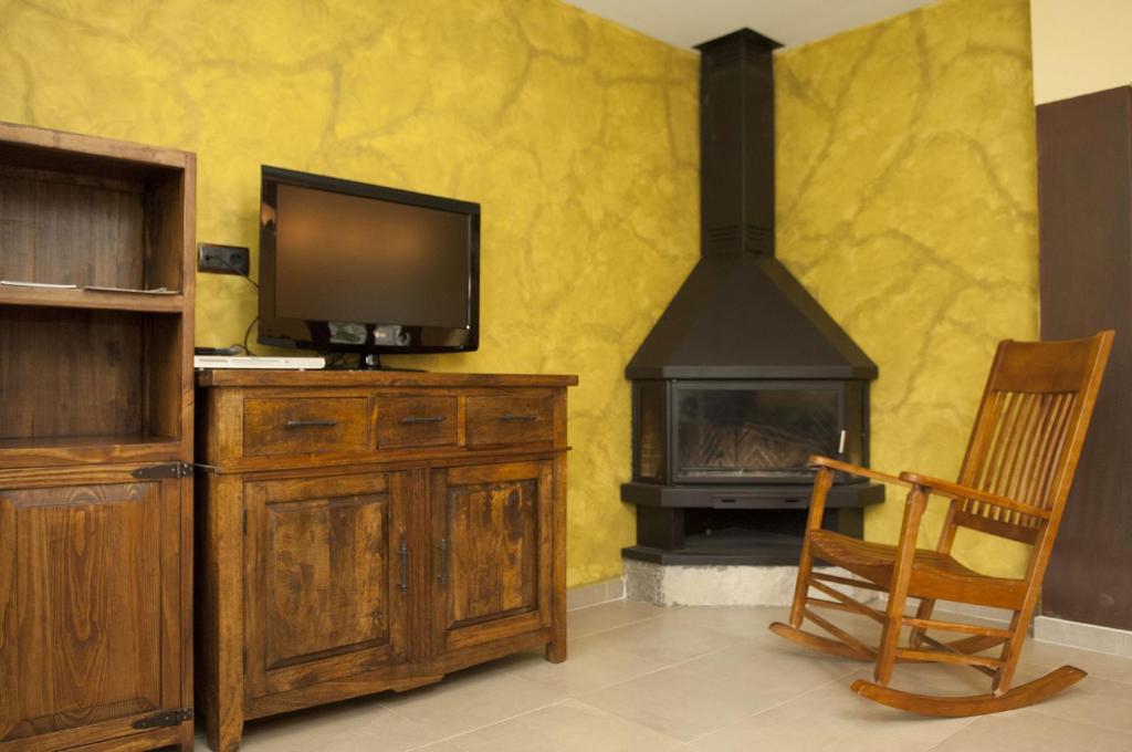TV a/nebo společenská místnost v ubytování Casas la Ribera Ordesa