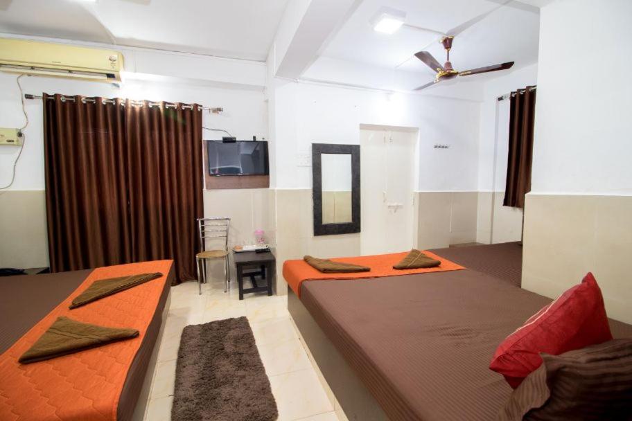 Postel nebo postele na pokoji v ubytování Travo Suites Panjim