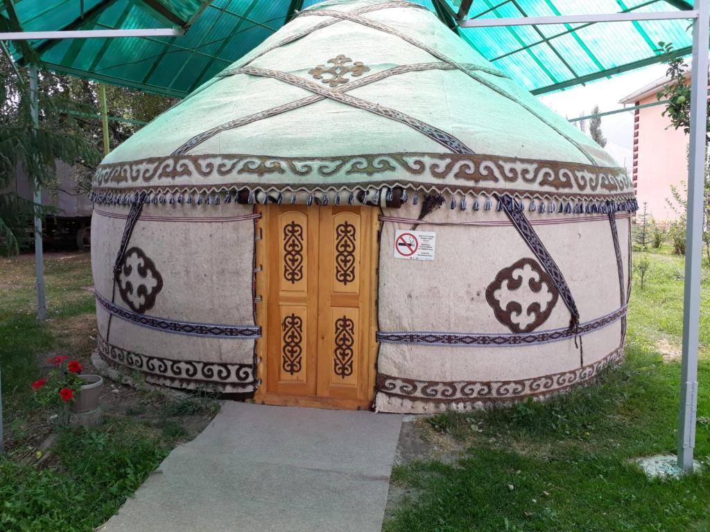 Fotografie z fotogalerie ubytování Guest House Jekshen v destinaci Imeni Karla Marksa