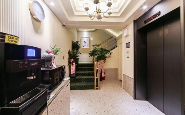 Kuchyň nebo kuchyňský kout v ubytování Hotel French Code