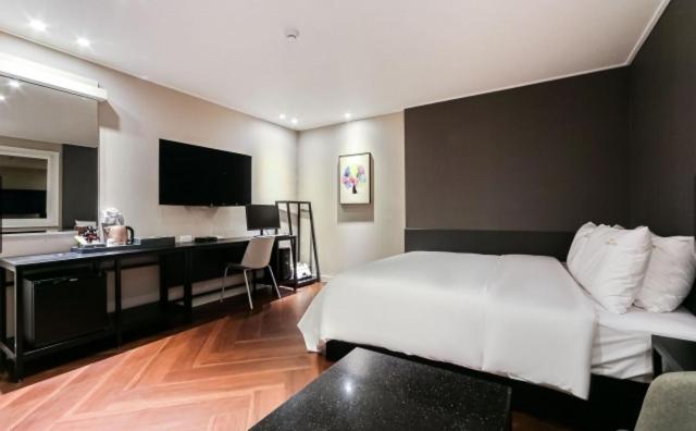 TV a/nebo společenská místnost v ubytování Hotel French Code